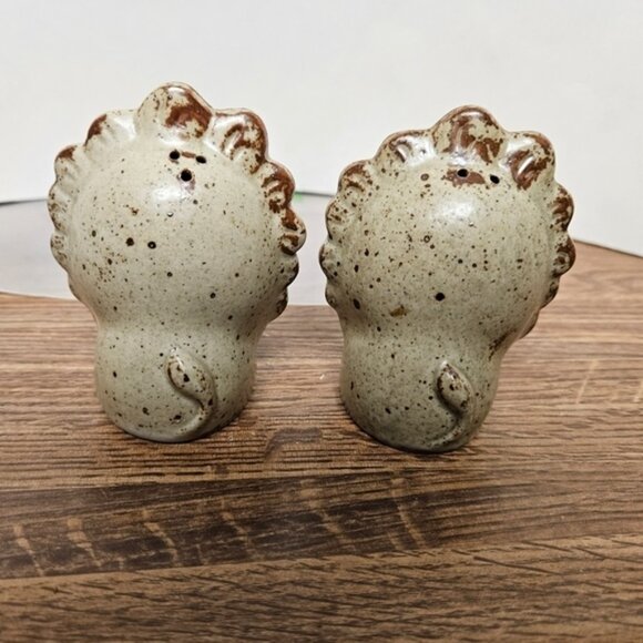 Vintage Stoneware Lion Salt  Pepper Shakers - Picture 2 of 5